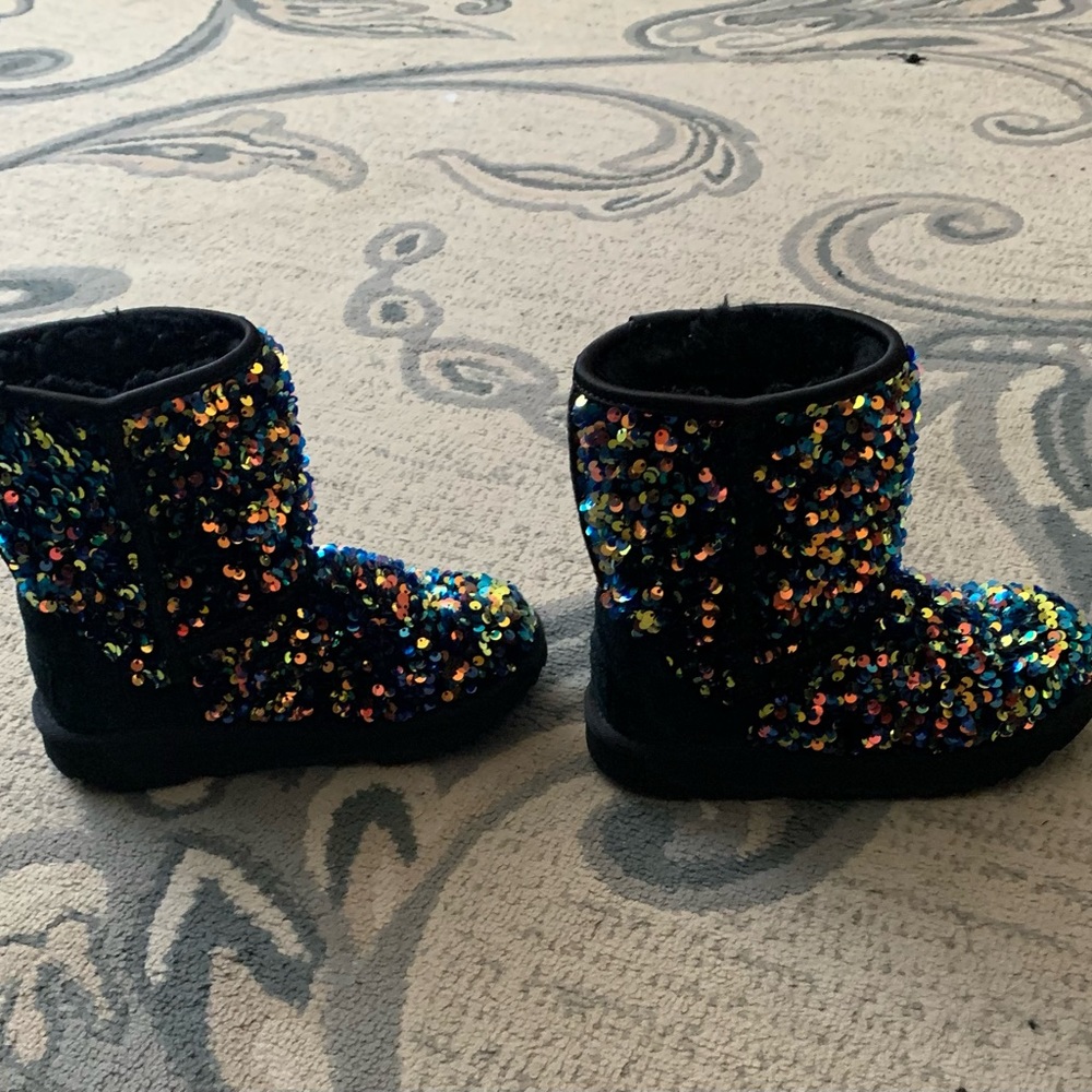 Cute Uggs no flaws in excellent condition - Picture 6 of 7